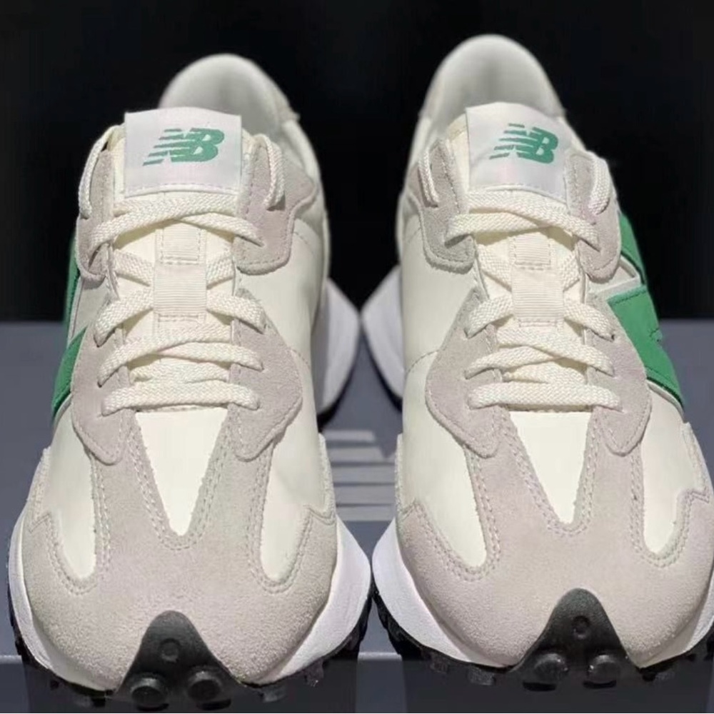 New Balance 327